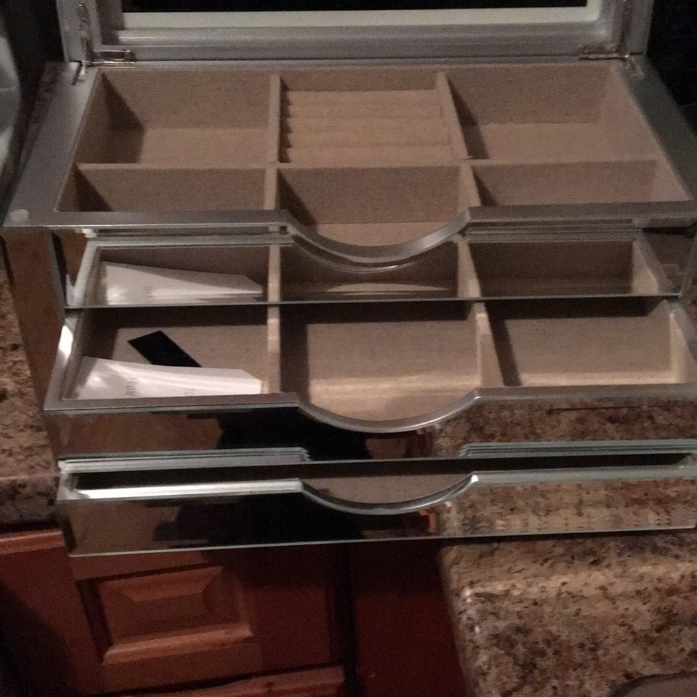 Jewelry box
